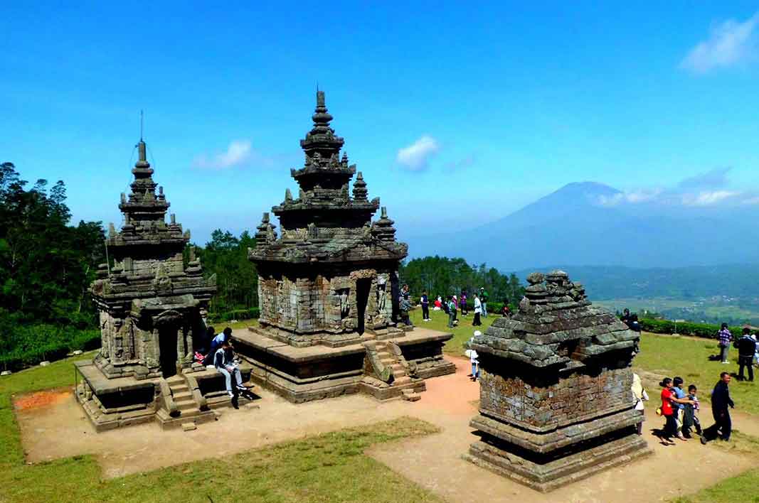 Candi Gedong 3, Sejarah Candi Gedong Songo, Lokasi dan Rute ke Candi Gedong Songo, Fasilitas, Daya Tarik Candi Gedong Songo, Kegiatan Menarik yang Dilakukan di Candi Gedong Songo, Jam Operasional , Harga Tiket Masuk Candi Gedong Songo
