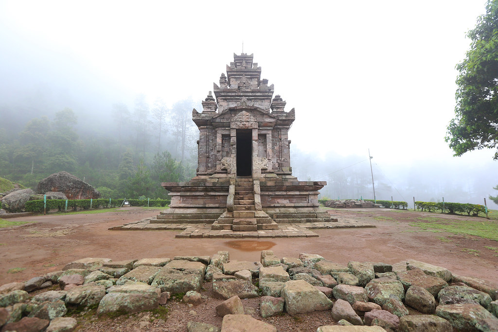 Candi Gedong Songo 2 via Flickr, Sejarah Candi Gedong Songo, Lokasi dan Rute ke Candi Gedong Songo, Fasilitas, Daya Tarik Candi Gedong Songo, Kegiatan Menarik yang Dilakukan di Candi Gedong Songo, Jam Operasional , Harga Tiket Masuk Candi Gedong Songo