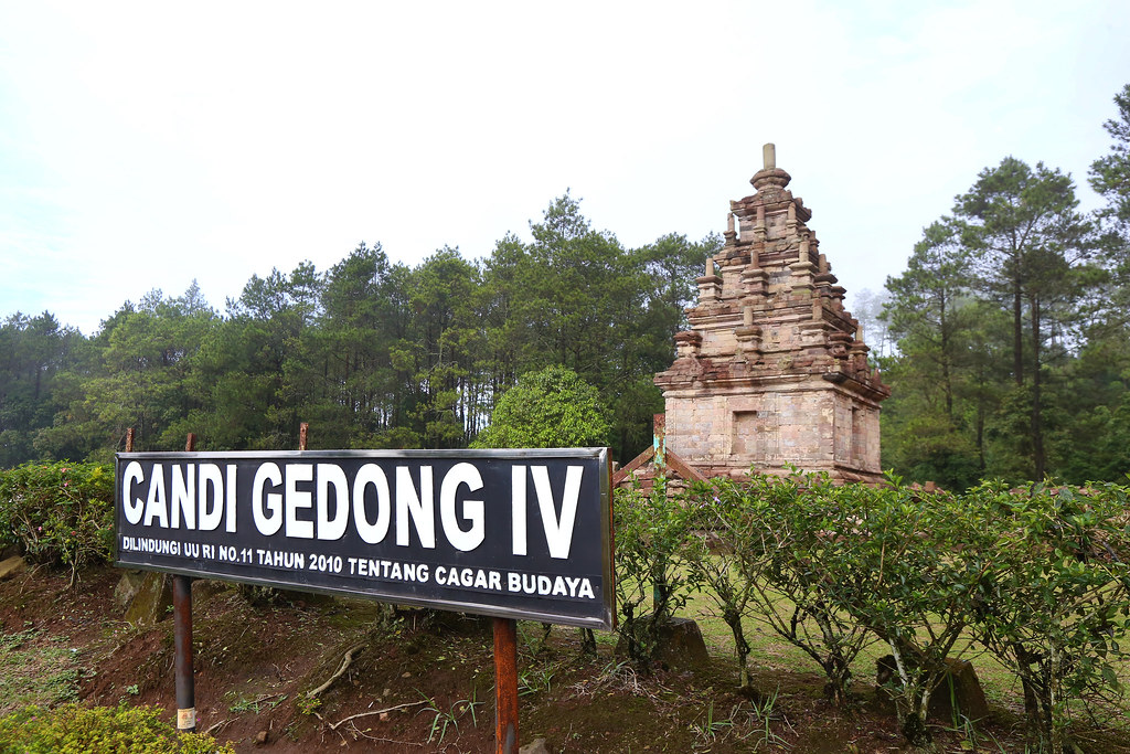 Candi Gedong Songo 4 via Flickr, Sejarah Candi Gedong Songo, Lokasi dan Rute ke Candi Gedong Songo, Fasilitas, Daya Tarik Candi Gedong Songo, Kegiatan Menarik yang Dilakukan di Candi Gedong Songo, Jam Operasional , Harga Tiket Masuk Candi Gedong Songo