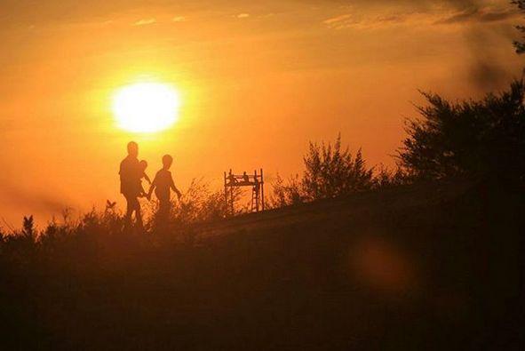 Golden Sunset di Pasir Gumuk Parangkusumo, Lokasi Gumuk Pasir Parangkusumo, Rute Menuju Lokasi Gumuk Pasir Parangkusumo, Harga Tiket Masuk Gumuk Pasir Parangkusumo, Tarif Parkir, Jam Operasional, Fasilitas Liburan Gumuk Pasir Parangkusumo, Lokasi Tempat Pembuatan Video Klip, Daya Tarik Gumuk Pasir Parangkusumo, Aktivitas Seru di Gumuk Pasir Parangkusumo, Tips Liburan, Objek Wisata di Dekat Gumuk Pasir Parangkusumo, Hotel Terdekat, Tempat Makan Dekat Gumuk Pasir Parangkusumo