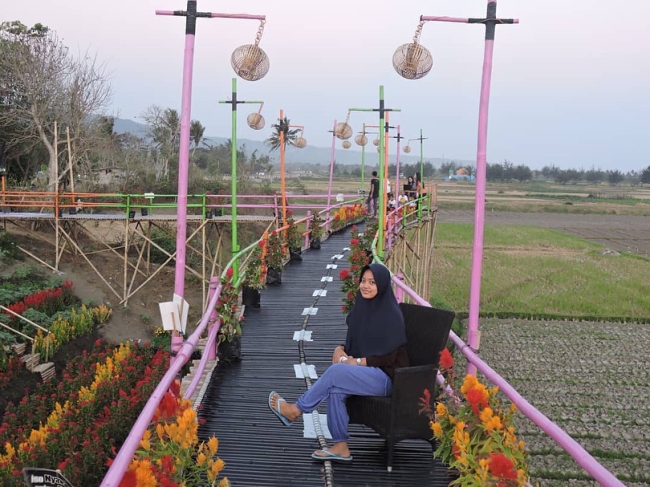 Jembatan Bambu Perengan Park, Lokasi Parengan Park, Rute Menuju Lokasi Parengan Park, Tarif Parkir, Harga Tiket Masuk Wisata Perengan Park , Jam Operasional, Fasilitas Perengan Park, Spot Foto Perengan Park Bantul, Daya Tarik Objek Wisata Perengan Park, Keunggulan Perengan Park, Kuliner Lezat di Perengan Park, Tips dan Saran