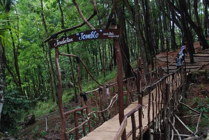 Jembatan Jomblo Songgolangit, Sejarah Singkat Seribu Batu Songgo Langit, Lokasi Seribu Songgo Langit “Rumah Hobbit”, Rute Menuju Lokasi Seribu Batu Songgo Langit, Harga Tiket Masuk Seribu Batu Songgo Langit, Fasilitas di Kawasan Wisata Seribu Batu Songgo Langit, Pesona Seribu Batu Songgo Langit