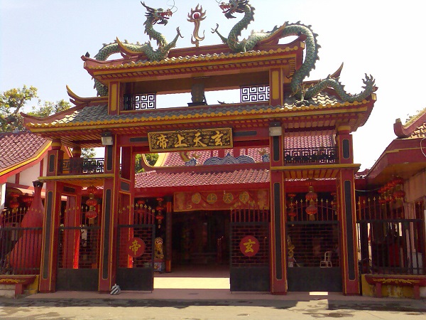 Kelenteng Hok Tek Bio via ditempatwisata-com, 1. Masjid Agung Demak, 2. Museum Masjid Agung Demak, 3. Makam Sunan Kalijaga, 4. Makam Raja Demak, 5. Pantai Morosari, 6. Hutan Mangrove Morosari, 7. Pantai Tirangan, 8. Pantai Marina, 9. Sentra Kerajinan Batik, 10. Sentra Kerajinan Kaligrafi, 11. Brown Canyon, 12. Kolam Renang Polaris Demak, 13. Agrowisata Belimbing dan Jambu Merah Delima, 14. Sentra Kerajinan Rebana, 15. Kelenteng Hok Tek Bio, 16. Pantai Glagah Wangi Istambul, 17. Waterboom Niagara, 18. Wisata Mangrove Morodemak, 19. Taman Ria Demak, 20. Tradisi Grebek Pasar Khas Demak, 22. Pantai Surodadi, 23. Ekowisata Reduksi Kedungmutih, 24. Desa Wisata Banyumeneng, 25. Alun-alun Simpang Enam Demak, 26. Taman Love