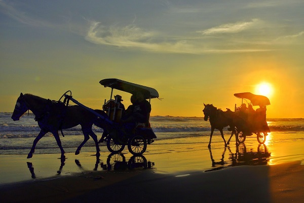 Menikmati Indahnya Sunset via Bonvoyojogja, Lokasi Pantai Parangkusumo, Rute Menuju Lokasi Pantai Parangkusumo, Harga Tiket Masuk Pantai Parangkusumo, Tarif Parkir , Fasilitas di Pantai Parangkusumo, Cerita Mistis yang Beredar di Masyarakat , Pesona Keindahan Pantai Parangkusumo, Menikmati Indahnya Sunset, Objek Wisata di Sekitar Pantai Parangkusumo