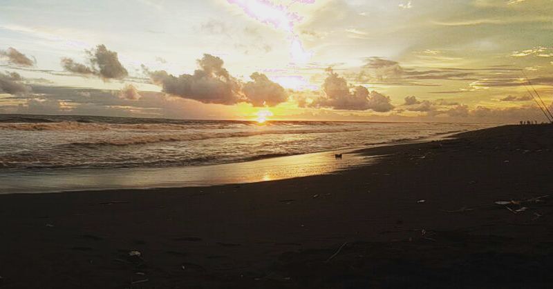 Menikmati Sunset di Pantai Pandansari via IG @fathan_anwarudin, Lokasi Pantai Pandansari, Rute Menuju ke Lokasi Pantai Pandansari, Harga Tiket Masuk Pantai Pandansari, Jam Operasional, Fasilitas di Pantai Pandansari, Menikmati Keindahan Pantai dari Mercusuar Kalajivamasti, Tambah Seru Lagi Main ke Hutan Cemara, Ada juga Agrowisata Buah Naga, Menyaksikan Sunrise dan Sunset yang Amazing, Mulai Lapar? Ada Tempat Makan Enaknya Juga!, Pesona Keindahan Pantai Pandansari, Objek Wisata di Sekitar Pantai Pandansari, Ada Banyak Tempat Menginap Juga!