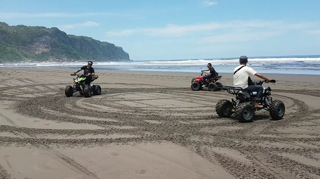 Nyobain ATV di Pantai Parangtritis via Youtube, Lokasi Pantai Parangtritis, Rute Menuju Lokasi Pantai Parangtritis, Harga Tiket Masuk Pantai Parangtritis, Tarif Parkir, Fasilitas di Pantai Parangtritis, Menyaksikan Sunset yang Menakjubkan, Catatan Kecil, Pesona Keindahan Pantai Parangtritis, Sajian Kuliner Lezat di Pantai Parangtritis, Objek Wisata ini Sangat Nyaman dan Aman, Objek Wisata di Sekitar Pantai Parangtritis