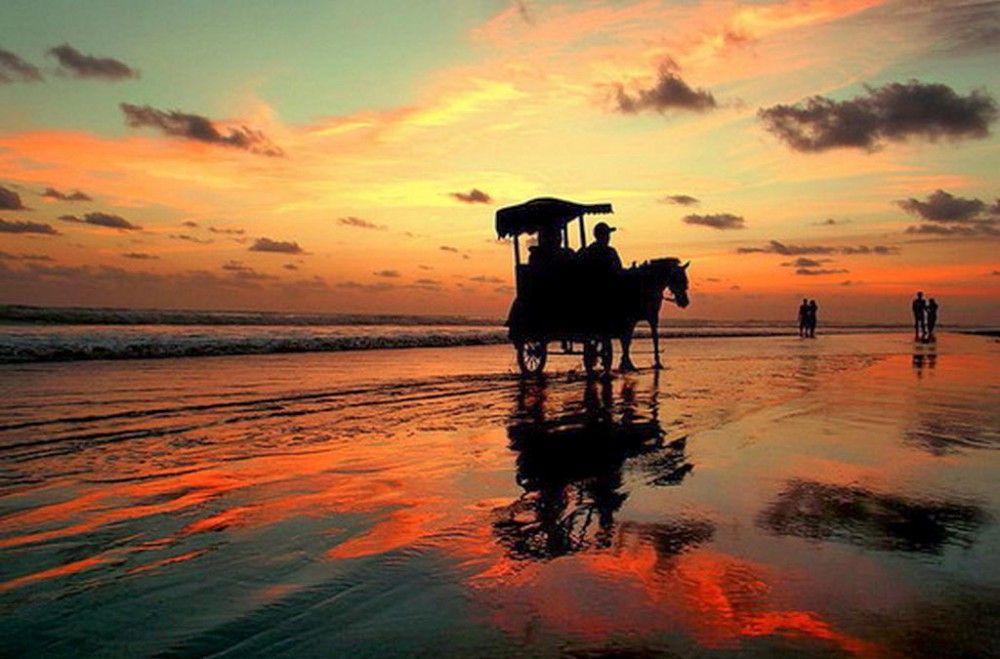 Sunset di Pantai Parangtritis via Alodiatour, Lokasi Pantai Parangtritis, Rute Menuju Lokasi Pantai Parangtritis, Harga Tiket Masuk Pantai Parangtritis, Tarif Parkir, Fasilitas di Pantai Parangtritis, Menyaksikan Sunset yang Menakjubkan, Catatan Kecil, Pesona Keindahan Pantai Parangtritis, Sajian Kuliner Lezat di Pantai Parangtritis, Objek Wisata ini Sangat Nyaman dan Aman, Objek Wisata di Sekitar Pantai Parangtritis