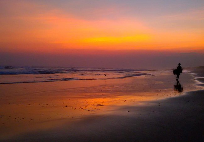 Sunset di Pantai Pelangi via Twitter, Lokasi Pantai Pelangi , Rute Menuju ke Pantai Pelangi, Transportasi , Harga Tiket Masuk Pantai Pelangi, Tarif Parkir, Jam Operasional , Pantai ini Memiliki Bibir yang Landai , Spot untuk Menikmati Golden Sunset Terbaik , Fasilitas di Pantai Pelangi, Daya Tarik Pantai Pelangi yang Menggoda, Saran &amp; Tips Liburan Kesini!, Objek Wisata di Sekitar Pantai Pelangi, Hotel di Dekat Pantai Pelangi