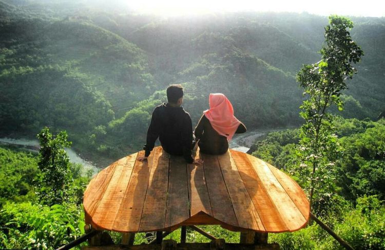 Abadikan Momen Cintamu di Bukit Mojo, Lokasi Bukit Mojo Gumelem, Rute Menuju Lokasi Bukit Mojo Gumelem, Harga Tiket Masuk Bukit Mojo Gumelem, Jam Operasional Mojo Gumelem Hill, Waktu Berkunjung Terbaik ke Mojo Gumelem Hill, Fasilitas di Mojo Gumelem Hill, Keindahan Bukit Mojo Gumelem yang Instagramable, Wisata Kuliner, Tips dan saran, Wisata di Sekitar Bukit Mojo Gumelem