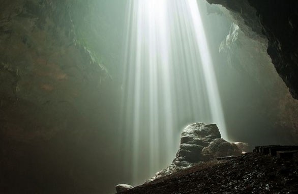 Cahaya Dari Syurga di Goa Gajah Bantul, Letak dan Rute Menuju Goa Gajah, Harga Tiket Masuk dan Tarif Parkir, Waktu yang Tepat Berkunjung ke Goa Gajah, Daya Tarik Goa Gajah, Wisata Kuliner di Sekitar Lokasi Goa Gajah, Goa Kecil di Sekitar Goa Gajah, Kerajinan Tangan dan Kesenian, Catatan Ketika Berkunjung ke Goa Gajah, Galeri Foto
