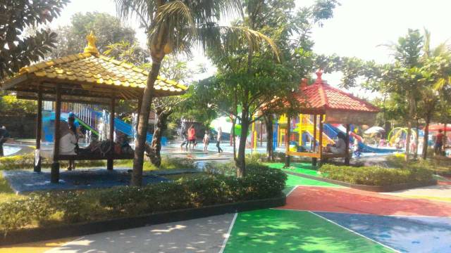 Fasiltias Gazebo Foto Zunan Arief, Informasi Umum, Lokasi Galaxy Waterpark, Rute Menuju Galaxy Waterpark Jogja, Jam Operasional Waterpark, Harga Tiket Masuk Galaxy Waterpark, Fasilitas Pendukung di Wahana Bermain Air Galaxy Waterpark, Wahana Bermain Air Galaxy Water Park Jogja, Spesifikasi Wahana Air Galaxy Water Park Jogja, Mini Café, Tips dan Saran