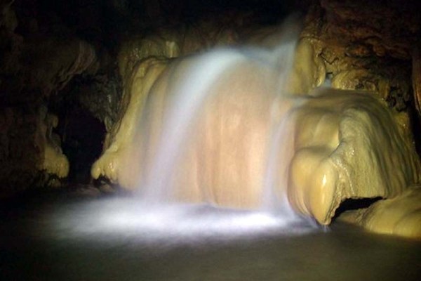 Keindahan Goa Cerme Yogyakarta, Sejarah Singkat Gua Cerme, Lokasi Gua Cerme yang Strategis, Akses Jalan Menuju Goa Cerme, Harga Tiket Masuk Gua Cerme, Jam Operasional Wisata di Gua Cerme, Fasilitas di Gua Cerme, Spesifikasi Gua Cerme, Keindahan Gua Cerme, Berbagai Gua Kecil, Tempat “Bertapa”, Berkemah di Gua Cerme, Foto Hunting, Tips Caving di Gua Cerme