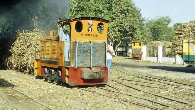 Kereta Lokomotif di Pabrik Gula via Flickr, Sejarah Singkat PG Madukismo, Lokasi Pabrik Gula Madukismo, Cara Menuju Lokasi Wisata Pabrik Gula Madukismo, Harga Tiket Masuk Pabrik Gula Madukismo, Jam Operasional Wisata Pabrik Gula, Fasilitas di PG Madukismo, Pesona Pabrik Gula Madukismo, Wisata Kuliner di PG Madukimsmo