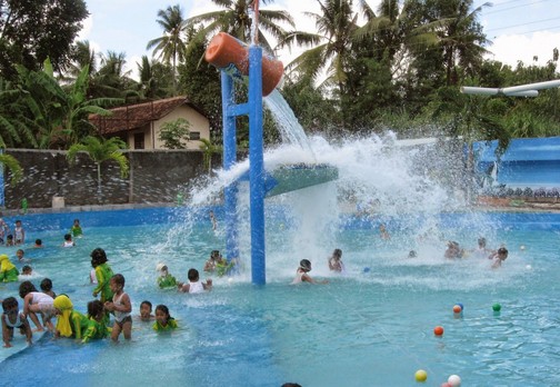 Keseruan di Waterbyur Bantul, Kolam Renang Tirta Tamansari Water byur Bantul, Lokasi Tirta Tamansari, Harga Tiket Masuk Tirta Tamansari, Jam Operasional, Fasilitas di Tirta Tamansari, Suasana di Taman Wisata Tirta Tamansari, Tips dan Saran: