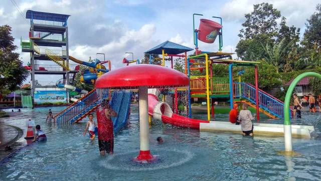 Kolam Anak Foto Oleh Roni Tardiyanto, Informasi Umum, Lokasi Galaxy Waterpark, Rute Menuju Galaxy Waterpark Jogja, Jam Operasional Waterpark, Harga Tiket Masuk Galaxy Waterpark, Fasilitas Pendukung di Wahana Bermain Air Galaxy Waterpark, Wahana Bermain Air Galaxy Water Park Jogja, Spesifikasi Wahana Air Galaxy Water Park Jogja, Mini Café, Tips dan Saran