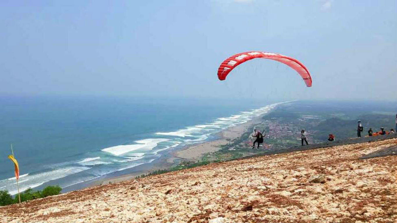 Mencoba Sensansi Paralayang di Pantai Parangendog, Lokasi Pantai Parangendog, Rute Menuju Lokasi Pantai Parangndog, Harga Tiket Masuk Pantai Parangendog, Jam Operasional Pantai Parangendog, Fasilitas di Pantai Parangendog, Kegiatan Seru di Pantai Parangendog, Pesona Pantai Parangendog, Wisata Kuliner di Pantai Parangendog, Tips dan Saran