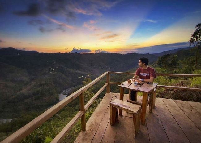 Menikmati Keindahan Alam dengan Secangkir Kopi di Bukit Mojo via IG @ihsanudn, Lokasi Bukit Mojo Gumelem, Rute Menuju Lokasi Bukit Mojo Gumelem, Harga Tiket Masuk Bukit Mojo Gumelem, Jam Operasional Mojo Gumelem Hill, Waktu Berkunjung Terbaik ke Mojo Gumelem Hill, Fasilitas di Mojo Gumelem Hill, Keindahan Bukit Mojo Gumelem yang Instagramable, Wisata Kuliner, Tips dan saran, Wisata di Sekitar Bukit Mojo Gumelem