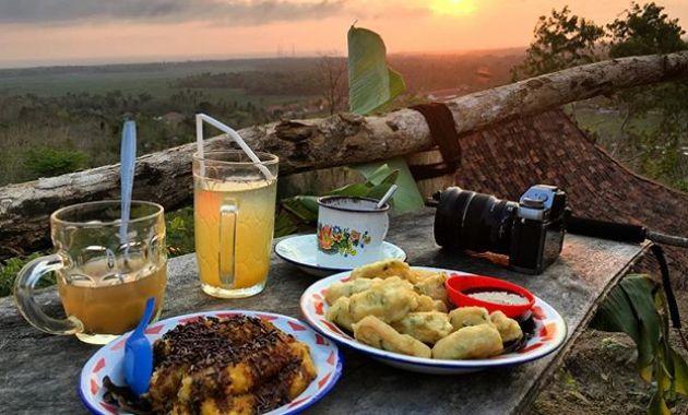 Menikmati Sunset Sembari Ditemani Camilan Lezat via pakettourjogja, Lokasi Wisata Kampung Edukasi Watu Lumbung, Rute Kampung Edukasi Watu Lumbung, Harga Tiket Masuk Kawasan Edukasi Watu Lumbung, Fasilitas Penunjang, Nilai Edukasi yang Bakal Didapat, Pesona Kampung Edukasi Watu Lumbung