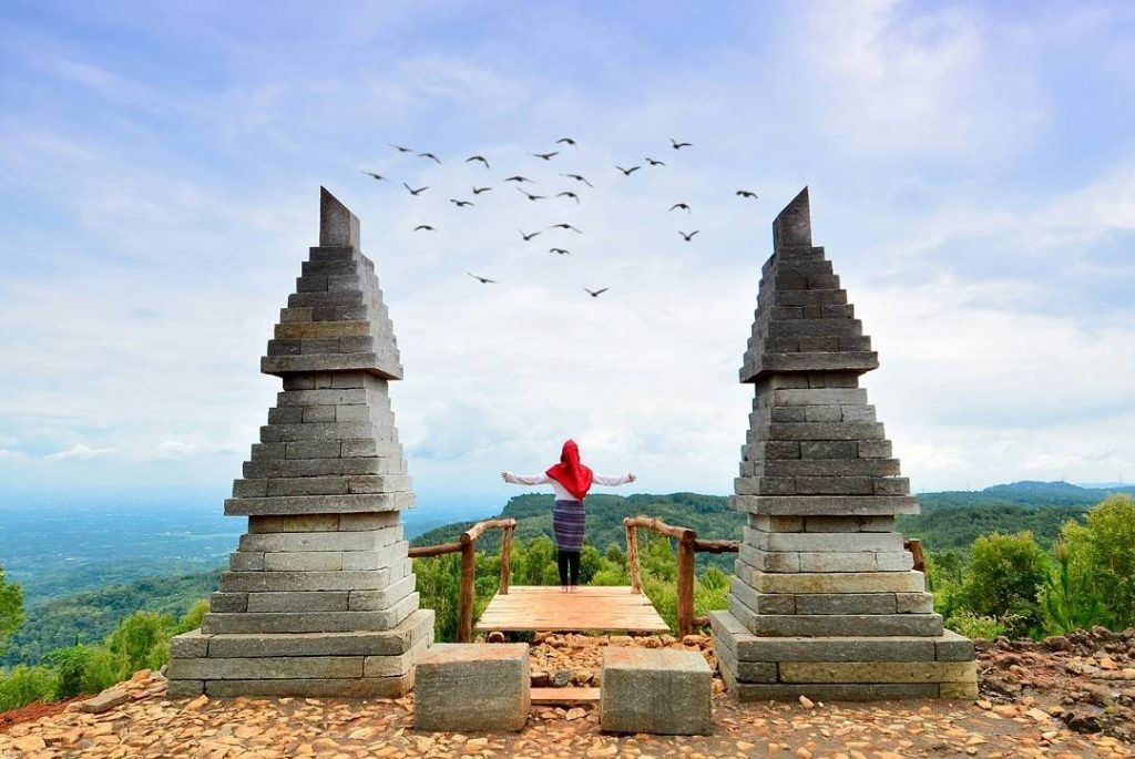 Menikmati Pemandangan Cantik, Lokasi Bukit Lintang Sewu, Rute Menuju Bukit Lintang Sewu, Harga Tiket Masuk Bukit Lintang Sewu, Fasilitas Bukit Lintang Sewu, Spot Foto Instagramable, Pesona Bukit Lintang Sewu Jogja, Berburu Kuliner Lokal, Tips Berlibur di Bukit Lintang Sewu