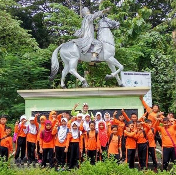 Patung Pangerang Diponegoro via IG @khairiyawiwin84, Sejarah Gua Selarong, Lokasi Gua Selarong, Rute Menuju Lokasi Wisata Gua Selarong, Gapura dengan Patung Pangeran Diponegoro, Harga Tiket Masuk Gua Selarong, Fasilitas Di Gua Selarong Jogja, Pesona Wisata Gua Selarong, Tips dan Saran