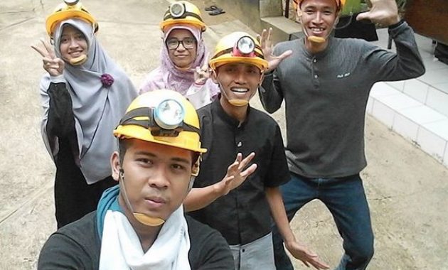 Perlengkapan ke Goa Cerme via IG @yusufgd, Sejarah Singkat Gua Cerme, Lokasi Gua Cerme yang Strategis, Akses Jalan Menuju Goa Cerme, Harga Tiket Masuk Gua Cerme, Jam Operasional Wisata di Gua Cerme, Fasilitas di Gua Cerme, Spesifikasi Gua Cerme, Keindahan Gua Cerme, Berbagai Gua Kecil, Tempat “Bertapa”, Berkemah di Gua Cerme, Foto Hunting, Tips Caving di Gua Cerme