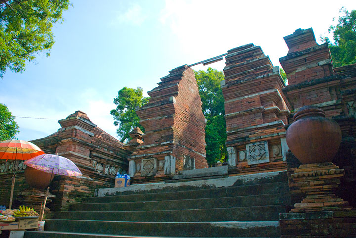 Pintu Masuk ke Makam via mblusuk, Dimana Lokasi Makam Imogiri?, Rute Menuju ke Makam Raja di Imogiri?, Sejarah Makam Imogiri, Misteri Jumlah Anak Tangga Makam Raja Imogiri Jogja, Penghianatan Kerajaan, Makam raja – raja, Peninggalan sultan Agung, Adat &amp; Aturan saat Berkunjung 