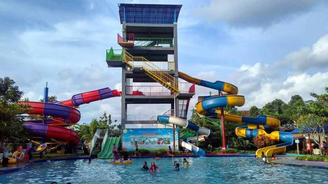 Seluncuran Foto Oleh Roni Tardiyanto, Informasi Umum, Lokasi Galaxy Waterpark, Rute Menuju Galaxy Waterpark Jogja, Jam Operasional Waterpark, Harga Tiket Masuk Galaxy Waterpark, Fasilitas Pendukung di Wahana Bermain Air Galaxy Waterpark, Wahana Bermain Air Galaxy Water Park Jogja, Spesifikasi Wahana Air Galaxy Water Park Jogja, Mini Café, Tips dan Saran