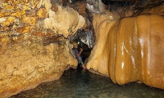 Spot Foto Kece di Goa Cerme via IG @Suryojbd, Sejarah Singkat Gua Cerme, Lokasi Gua Cerme yang Strategis, Akses Jalan Menuju Goa Cerme, Harga Tiket Masuk Gua Cerme, Jam Operasional Wisata di Gua Cerme, Fasilitas di Gua Cerme, Spesifikasi Gua Cerme, Keindahan Gua Cerme, Berbagai Gua Kecil, Tempat “Bertapa”, Berkemah di Gua Cerme, Foto Hunting, Tips Caving di Gua Cerme