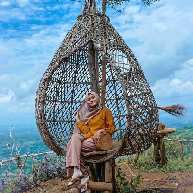 Spot Sangkar Burung via IG @bukitlintangsewu, Lokasi Bukit Lintang Sewu, Rute Menuju Bukit Lintang Sewu, Harga Tiket Masuk Bukit Lintang Sewu, Fasilitas Bukit Lintang Sewu, Spot Foto Instagramable, Pesona Bukit Lintang Sewu Jogja, Berburu Kuliner Lokal, Tips Berlibur di Bukit Lintang Sewu