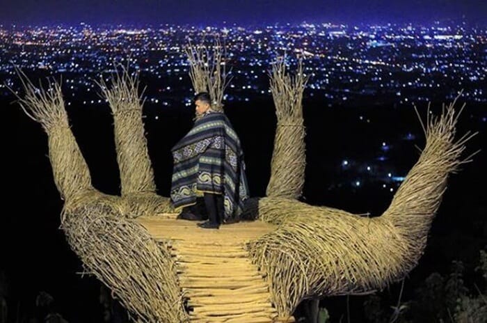 Spot Tangan Raksasa di Malam Hari via IG @sutrisno935, Mengintip Lokasi Hutan Pinus Pengger yang Stategis, Harga Tiket Masuk Hutan Pinus Pengger Jogja, Tarif Kegiatan Tambahan di Hutan Pinus Pengger, Fasilitas di Lokasi Wisata Alam Hutan Pinus, Berbagai Spot Foto Instagramable, Aktivitas Seru, Hutan Pinus Pengger di Malam Hari, Tips Liburan