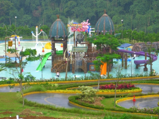 Wahana Waterboom, Kampung Gajah Bandung, Sekilas Tentang Kebun Gajah Bandung, Harga Tiket Kampung Gajah Wonderland, Fasilitas di Kampung Gajah Wonderland, Tempat Makan di Kampung Gajah Bandung, Tips Liburan ke Kampung Gajah Bandung