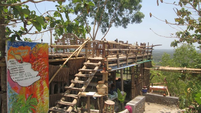 Watu Lumbung Bantul via Sipenyugunungnet, Lokasi Wisata Kampung Edukasi Watu Lumbung, Rute Kampung Edukasi Watu Lumbung, Harga Tiket Masuk Kawasan Edukasi Watu Lumbung, Fasilitas Penunjang, Nilai Edukasi yang Bakal Didapat, Pesona Kampung Edukasi Watu Lumbung