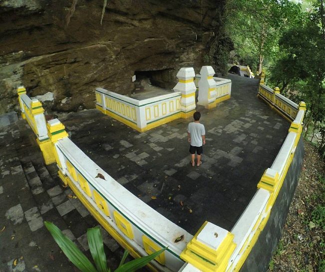 Wisata Sejarah di Gua Selarong via Rentalmobiljogja, Sejarah Gua Selarong, Lokasi Gua Selarong, Rute Menuju Lokasi Wisata Gua Selarong, Gapura dengan Patung Pangeran Diponegoro, Harga Tiket Masuk Gua Selarong, Fasilitas Di Gua Selarong Jogja, Pesona Wisata Gua Selarong, Tips dan Saran