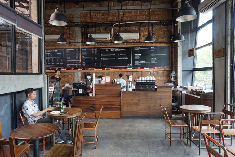 Anomali Coffee via Pergikuliner, 1. Bakoel Koffie Cikini, 2. Lucky Cat Coffee & Kitchen, 3. Anomali Coffee – Senopati, 4. Walking Drums, 5. Monolog Coffee Company Plaza Senayan, 6. Giyanti Coffee Roastery, 7. First Crack Coffee, 8. Saudagar Kopi Sabang, 9. 1/15 Coffee, 10. Journey Coffee, 11. Dua Coffee Shop, 12. Six Ounces Coffee, 13. Yan Kedai Kopi, 14. Tanatap Coffee Ampera, 15. Kopi Kalyan, 16. ST ALi Jakarta, 17. Djournal Coffee, 18. Gordi HQ, 19. Shoot Me In The Head Coffee Bar and Roastery, 20. Goffee Jakarta, 21. Upstairs Coffee Signature, 22. Crematology, 23. Chief Coffee Jakarta, 24. Fillmore Coffee, 25. Nitro Coffee, 26. Kopi Manyar, 27. Pigeonhole Coffee, 28. Titik Temu Coffee, 29. Trafique Coffee, 30. Say Something Coffee, 31. 7 Speed Coffee, 32. OMBÉ KOFIE, 33. CLIQ Coffee & Kitchen (Jakarta Selatan), 34. Guten Morgen Coffee Lab, 35. Koultoura Coffee, 36. LIMA Chocolate, 37. Jakarta Coffee House (JCH), 38. Woodpecker Coffee
