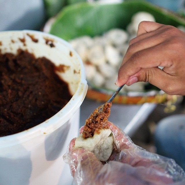 Cireng Cipagati via IG @bdgsociety, 1. Sudirman Street Day and Night Market, 2. Bakso Cuanki dan Batagor Serayu, 3. Paskal Food Market, 4. Waroeng Setiabudhi, 5. Cisangkuy Food Street, 6. Mie Kocok Mang Dadeng, 7. Cibadak Food Street, 8. Bubur Ayam Gibbas, 9. Zona Merah, 10. Sate Hadori, 11. Nasi Kalong, 12. Seafood Kiloan Bang Bopak, 13. Seafood Mas Gondrong, 14. AA Bistik, 15. Sate Anggrek 4A, 16. Warung Nasi C’Mar, 17. Nasi Kuning Pasir Koja, 18. Roti Bakar 234 Gang Kote, 19. Perkedel Bondon, 20. Lotek Macan Bandung, 21. Cireng Cipaganti Abah