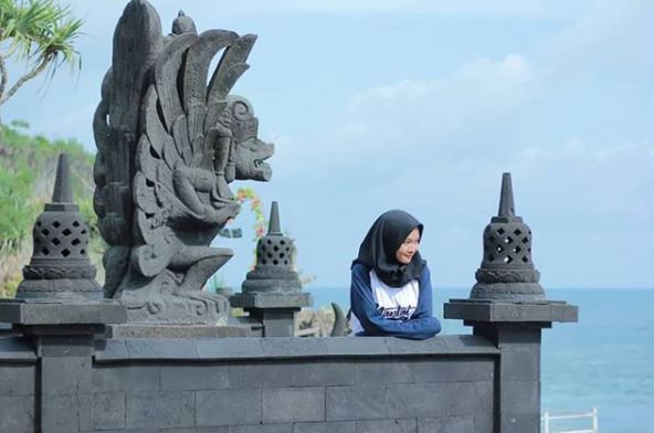 Foto di Bangunan Menawan via IG @ariyanniyantut42, Lokasi Pantai Ngobaran Gunung Kidul, Rute Menuju Lokasi Pantai Ngobaran, Harga Tiket Masuk Pantai Ngobaran, Fasilitas yang Ada di Pantai Ngobaran, Sejarah Singkat Pantai Ngobaran, Spot Unik Pantai Ngobaran, Wisata Pantai Terdekat