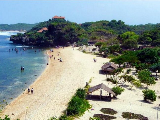 Keindahan Sundak Beach dari Ketinggian, 1. Wisata Candi Prambanan, 2. Wisata Air Terjun Sri Gethuk, 3. Curug Indah Tegalrejo, 4. Pasar Beringharjo, 5. Sindu Kusuma Edupark (SKE), 6. Tugu Jogja, 7. Museum Benteng Vredeburg, 8. Taman Pintar Yogyakarta, 9. Gumuk Pasir Parangkusumo, 10. The Lost World Castle, 11. Wisata Istana Ratu Boko, 12. Pantai Pok Tunggal, 13. Pantai Parangtritis, 14. Pantai Baron, 15. Pantai Siung, 16. Pabrik Gula Madukismo, 17. Museum Mini Sisa Hartaku, 18. Museum Affandi, 19. Museum Sonobudoyo Siung, 20. Wisata Kotagede , 21. Keraton Ngayogyakarta Hadiningrat, 22. Kebun Binatang Gembira Loka, 23. Jalan Malioboro, 24. Kampung Wisata Taman Sari, 25. Hutan Pinus Mangunan, 26. Kebun Buah Mangunan Jogja, 27. Pantai Timang, 28. Wisata Goa Selarong, 29. Wisata Alam Kalibiru, 30. Cave Tubing di Goa Pindul, 31. Candi Sambisari, 32. Wisata Candi Plaosan, 33. “Cahaya Surga” di Gua Jomblang, 34. Bukit Parang Endog, 35. Bukit Bintang Jogja, 36. Pantai Indrayanti, 37. Pantai Jogan, 38. Pantai Sundak, 39. Pantai Krakal, 40. Goa Gelatik, 41. Cave Tubing Kalisuci, 42. Pantai Sadranan, 43. The World Landmarks Merapi Park, 44. Transmart Carrefour Maguwo, 45. Pantai Nglambor , 46. Jogja Bay Waterpark (Tutup Sementara), 47. Kebun Teh Nglinggo Jogja, 48. Tebing Breksi, 49. Wisata Hutan Mangrove Wana Tirta, 50. Taman Nasional Gunung Merapi, 51. Jurang Tembelan, 52. Gunung Api Purba Nglanggeran, 53. Candi Ijo D.I. Yogyakarta, 54. Alun-alun Kidul, Jogja, 55. Taman Pelangi Monjali, 56. Jalan Prawirotaman, 57. Titik Nol Yogyakarta, 58. Taman Budaya Yogyakarta, 59. Ekowisata Sungai Mudal, 60. Pojok Beteng, 61. HeHa Sky View, 62. HeHa Ocean View, 63. Tumpeng Menoreh, 64. Rumah Jembarati (Tutup), 65. Studio Alam Glampong, 66. Bukit Panguk Kediwung, 67. Curug Pulosari, 68. Seribu Batu Songgo Langit, 69. Embung Langensari, 70. Pantai Ngrawe (MESRA)