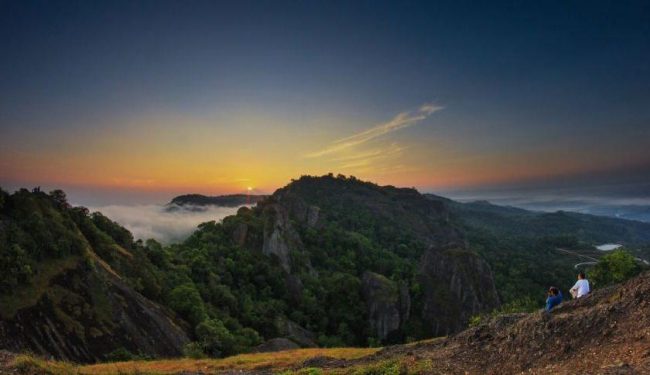 Keindahan Sunset Wisata Gunung Api Purba Nglanggeran, Legenda Gunung Nglanggeran, Lokasi Gunung Nglanggeran, Rute Menuju Lokasi Gunung Nglanggeran, Harga Tiket Masuk Gunung Api Purba Nglanggeran, Fasilitas di Gunung Api Purba Nglanggeran, Karakteristik Gunung Nglanggeran, Kawasan Pendakian yang Populer , Pesona Keindahan Gunung Nglanggeran, Tips dan Saran