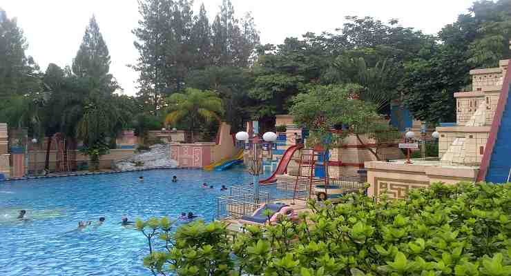 Kolam Renang Eldorado, 1. Kolam Renang Karang Setra, 2. Panghegar Waterboom, 3. Tirtamulya Waterboom, 4. Taman Air Super Progresif, 5. Wahoo Waterworld, 6. Margacinta Park, 7. Pesona Nirwana Waterpark, 8. Pesona Nirwana Waterpark, 9. Kolam Renang Bukit Cipaku Indah, 10. Bandung Indah Waterpark, 11. Waterboom Cahaya Abadi, 12. Graha Tirta Siliwangi Waterpark, 13. AW Strawberry, 14. TEKTONA Waterpark, 15. Mendulang Lembang Resort & Resto, 16. Kolam Renang Eldorado, 17. Kolam Renang Ciwalini Ciwidey, 18. Sampoerna Sports Center, 19. Air Panas Nagrak Bandung
