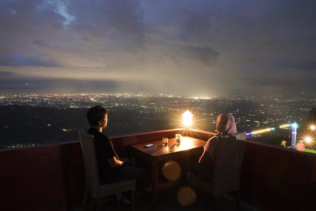 Kulineran Romantis, Melihat Lokasi Wisata Alam Watu Amben Jogja, Menaklukkan Rute Menuju Lokasi, Harga Tiket Masuk Wisata Alam Watu Amben, Waktu Paling Tepat untuk Berkunjung, Fasilitas Tambahan di Lokasi Wisata, Pesona Wisata Alam Watu Amben Jogja, Wisata Kuliner, Wisata alam di Sekitar Watu Amben Jogja, Tips dan Saran, Galeri Foto