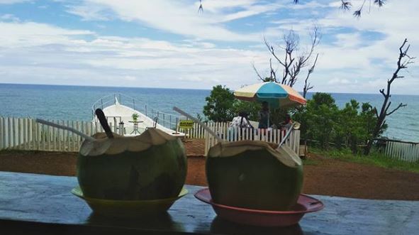 Kulineran di Pantai Gesing via IG @rivandiapahlevy, Lokasi Pantai Gesing, Rute Menuju Lokasi Wisata Pantai Gesing, Harga Tiket Masuk Pantai Gesing, Fasilitas yang Tersedia di Pantai Gesing, Pesona Pantai Gesing, Aktivitas Seru di Pantai Gesing, Ada Banyak Penginapan yang Cozy, Tips Berlibur