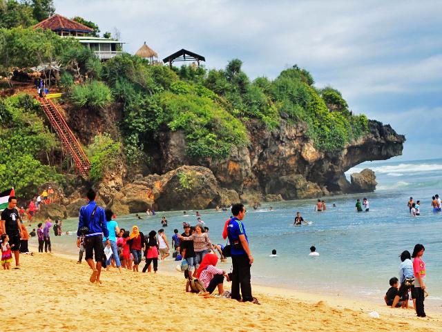 Liburan Seru ke Pantai Sundak, 1. Pantai Pok Tunggal, 2. Pantai Siung, 3. Pantai Indrayanti (Pantai Pulang Sawal), 4. Pantai Baron, 5. Pantai Jogan, 6. Pantai Sundak, 7. Pantai Krakal, 8. Goa Gelatik, 9. Air Terjun Sri Gethuk, 10. Gua Seropan, 11. Gua Jomblang, 12. Cave Tubing Kalisuci, 13. Gunung Nglanggeran, 14. Pantai Sadranan, 15. Bukit Bintang, 16. Pantai Ngobaran, 17. Pantai Gesing, 18. Bukit Kosakora, 19. Pantai Wedi Ombo, 20. Pantai Slili, 21. Pantai Timang, 22. Pantai Jungwok, 23. Rafting di Kali Oyo Gunungkidul, 24. Pantai Seruni, 25. Pantai Drini, 26. Pantai Sepanjang, 27. Goa Bribin, 28. Goa Kalisuci Gunung Kidul, 29. Alun-alun Wonosari (Alun-alun Pemda), 30. Pantai Kukup, Desa Kemadang, Kecamatan Tanjungsari, 31. Embung Batara Sriten, 32. Pantai Sadeng, 33. Goa Cokro, 34. Goa Lowo, 35. Pantai Ngrenehan, 36. Gua Maria Tritis, 37. Desa Wisata Jelok, 38. Desa Wisata Nglanggeran, 39. Goa Jomblang – Grubug, 40. Goa Paesan, 41. Gunung Patuk atau Bukit Hargodumilah, 42. Gunung Gambar, 43. Telaga Jonge, 44. Dam Beton Indah dan Bendungan Simo, 45. Rest Area Bunder, 46. Goa Cerme, 47. Goa Langse, 48. Pantai Ngandong, 49. Gunung Kendil, 50. Goa Cokakan, 51. Gunung Api Purba Nglanggeran, 52. Bengawan Solo Purba (Telaga Suling), 53. Desa Wisata Umbulrejo, 54. Kawasan Karst Pegunungan Sewu, 55. Telaga Kemuning, 56. Hutan Wanagama, 57. Situs Gambirowati atau Pesanggrahan Gambirowati, 58. Goa Jlamprong, Goa Gesing, Goa Sinden, 59. Desa Wisata Bejiharjo, 60. Desa Wisata Bleberan, 61. Desa Wisata Mojo, 62. Desa Wisata Bobung, 63. Desa Wisata Wonosadi, 64. Desa Wisata Garotan, 65. Lembah Karst Mulo, 66. Hutan Bunder, 67. Hutan Wonosadi, 68. Situs Megalitik Sokoliman, 69. Situs Gunungbang, 70. Pertapaan Kembang Lampir, 71. Pantai Nguyahan, 72. Goa Rancang Kencono
