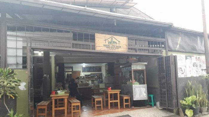 Lotek Macan Bandung via Tribunnews, 1. Sudirman Street Day and Night Market, 2. Bakso Cuanki dan Batagor Serayu, 3. Paskal Food Market, 4. Waroeng Setiabudhi, 5. Cisangkuy Food Street, 6. Mie Kocok Mang Dadeng, 7. Cibadak Food Street, 8. Bubur Ayam Gibbas, 9. Zona Merah, 10. Sate Hadori, 11. Nasi Kalong, 12. Seafood Kiloan Bang Bopak, 13. Seafood Mas Gondrong, 14. AA Bistik, 15. Sate Anggrek 4A, 16. Warung Nasi C’Mar, 17. Nasi Kuning Pasir Koja, 18. Roti Bakar 234 Gang Kote, 19. Perkedel Bondon, 20. Lotek Macan Bandung, 21. Cireng Cipaganti Abah