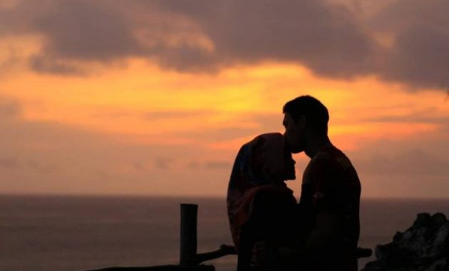 Menikmati Sunset Pantai Ngobaran via iG @indrayuszirel, Lokasi Pantai Ngobaran Gunung Kidul, Rute Menuju Lokasi Pantai Ngobaran, Harga Tiket Masuk Pantai Ngobaran, Fasilitas yang Ada di Pantai Ngobaran, Sejarah Singkat Pantai Ngobaran, Spot Unik Pantai Ngobaran, Wisata Pantai Terdekat
