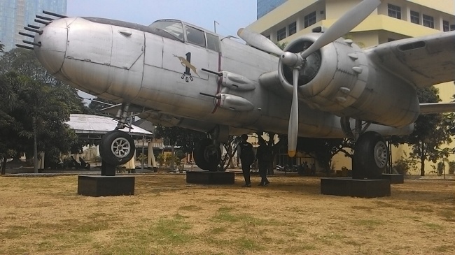 Monumen Pesawat Tempur via komariah14.blogspotcom, Melihat Koleksi Sejarah di Museum Satria Mandala, Menikmati Fasilitas di Museum Satria Mandala, Harga Tiket Masuk Museum Satria Mandala, Jam Operasional Museum, Manfaat berkunjung ke Museum Satria Mandala