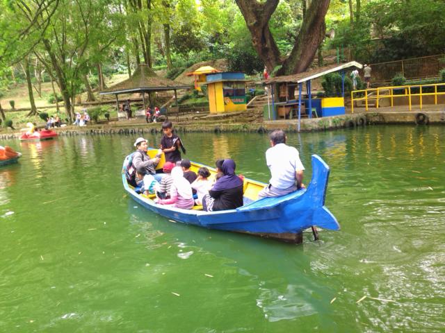 Naik Perahu di Bandung Zoo, Kenali Sejarah Kebun Binatang Bandung, Aneka Koleksi Satwa Langka di Kebun Binatang Bandung, Harga Tiket Masuk Kebun Binatang Bandung, Jam Operasional Kebun Binatang Bandung, Aktivitas Seru di Kebun Binatang Bandung, Fasilitas Penunjang, Kulineran di Bandung Zoo