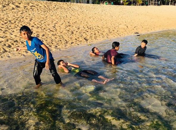 Santuy di Pantai Sundak via IG @si_qwonk7, Lokasi Destinasi Alam Pantai Sundak Gunung Kidul, Rute Menuju Lokasi Pantai Sundak Gunung Kidul, Peta Sundak Beach Jogja, Harga Tiket Pantai Sundak Gunung Kidul, Fasilitas di Pantai Sundak Gunung Kidul, Spot Foto di Pantai Sundak Gunung Kidul, Aktivitas Seru , Pesona Pantai Sundak Gunung Kidul, Menikmati Kuliner Khas Laut , Tips dan Saran