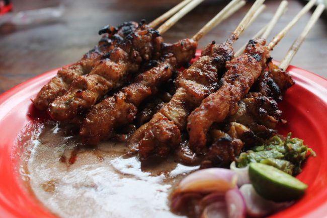 Sate Maulana Yusuf via Pergikuliner, Latar Belakang Sejarah Paskal Food Bandung, Lokasi Paskal Food Market Bandung, Waktu Operasional Paskal Food Market Bandung, Harga yang Murah Meriah, Menu Paling Recomended Di Paskal Food Market Bandung, Daya Tarik Paskal Food Market Bandung