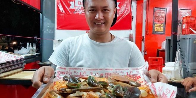Seafood Kiloan Bang Bopak, 1. Sudirman Street Day and Night Market, 2. Bakso Cuanki dan Batagor Serayu, 3. Paskal Food Market, 4. Waroeng Setiabudhi, 5. Cisangkuy Food Street, 6. Mie Kocok Mang Dadeng, 7. Cibadak Food Street, 8. Bubur Ayam Gibbas, 9. Zona Merah, 10. Sate Hadori, 11. Nasi Kalong, 12. Seafood Kiloan Bang Bopak, 13. Seafood Mas Gondrong, 14. AA Bistik, 15. Sate Anggrek 4A, 16. Warung Nasi C’Mar, 17. Nasi Kuning Pasir Koja, 18. Roti Bakar 234 Gang Kote, 19. Perkedel Bondon, 20. Lotek Macan Bandung, 21. Cireng Cipaganti Abah