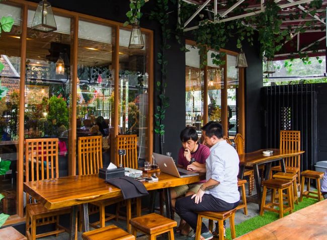 Six Ounces Coffee via Manual, 1. Bakoel Koffie Cikini, 2. Lucky Cat Coffee & Kitchen, 3. Anomali Coffee – Senopati, 4. Walking Drums, 5. Monolog Coffee Company Plaza Senayan, 6. Giyanti Coffee Roastery, 7. First Crack Coffee, 8. Saudagar Kopi Sabang, 9. 1/15 Coffee, 10. Journey Coffee, 11. Dua Coffee Shop, 12. Six Ounces Coffee, 13. Yan Kedai Kopi, 14. Tanatap Coffee Ampera, 15. Kopi Kalyan, 16. ST ALi Jakarta, 17. Djournal Coffee, 18. Gordi HQ, 19. Shoot Me In The Head Coffee Bar and Roastery, 20. Goffee Jakarta, 21. Upstairs Coffee Signature, 22. Crematology, 23. Chief Coffee Jakarta, 24. Fillmore Coffee, 25. Nitro Coffee, 26. Kopi Manyar, 27. Pigeonhole Coffee, 28. Titik Temu Coffee, 29. Trafique Coffee, 30. Say Something Coffee, 31. 7 Speed Coffee, 32. OMBÉ KOFIE, 33. CLIQ Coffee & Kitchen (Jakarta Selatan), 34. Guten Morgen Coffee Lab, 35. Koultoura Coffee, 36. LIMA Chocolate, 37. Jakarta Coffee House (JCH), 38. Woodpecker Coffee